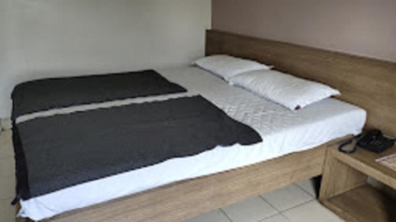 Hotel Abhishek ,Nashik Zewnętrze zdjęcie